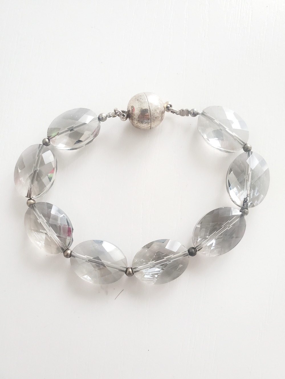 Clear Faceted Bead Magnet Closure Bracelet